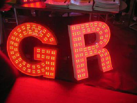 新蔡LED发光字常见的安装误区。